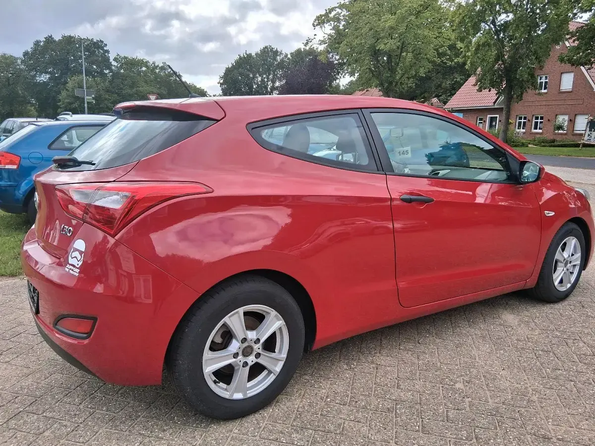 Gebraucht Hyundai i30 2012 Rot Kleinwagen