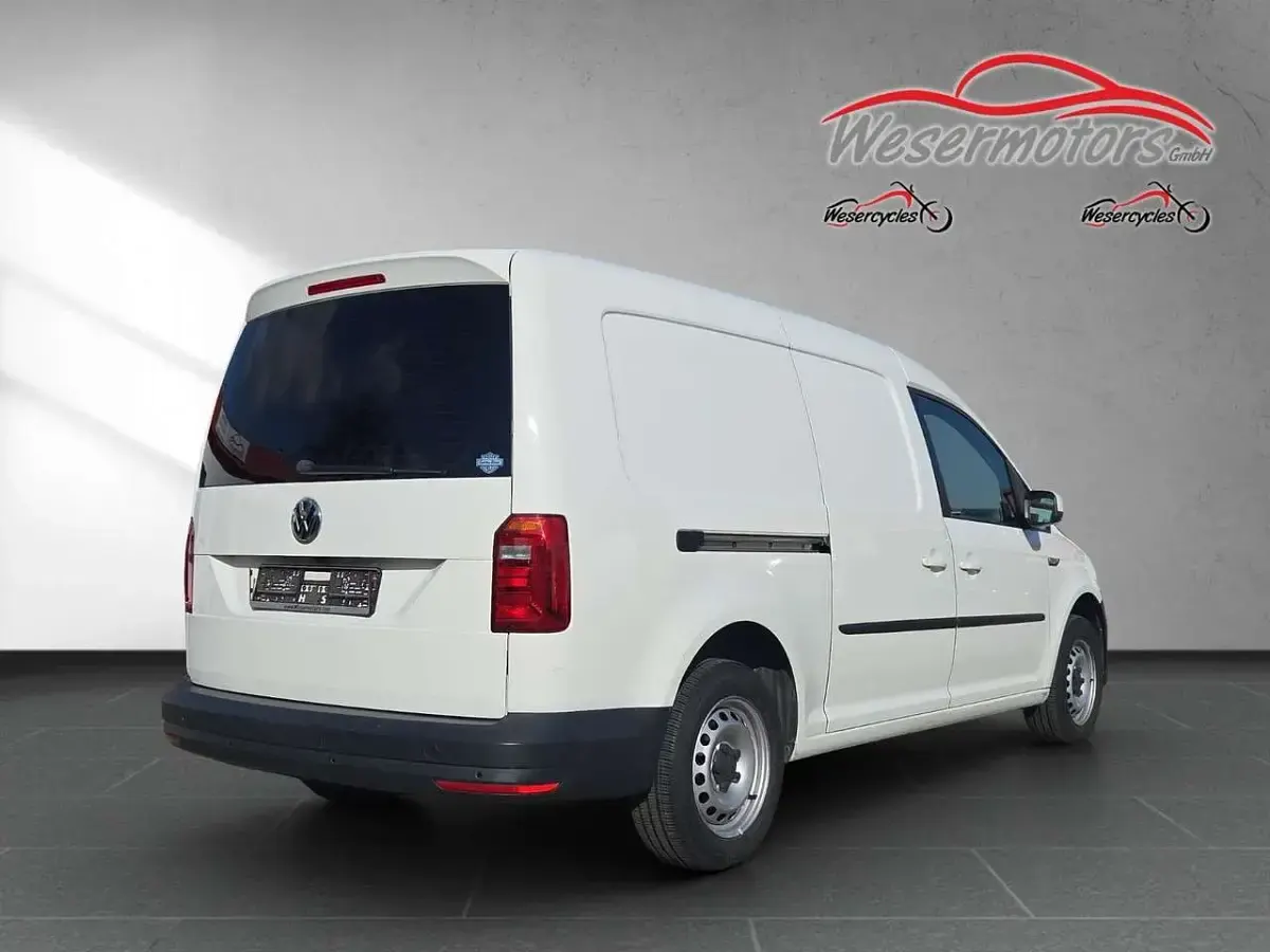 Używany VW Caddy Maxi 102 KM (75 kW) 2017 Biały Minivan