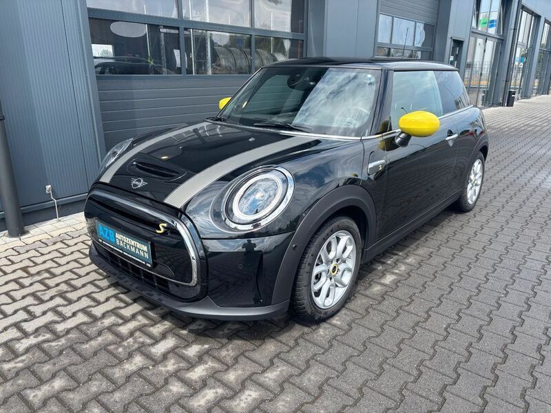 Schwarz Gebraucht 2023 Mini Cooper SE Kleinwagen | 20.980 € (Fairer Preis) - Bild 1/3