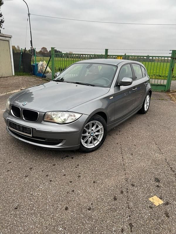 Grau Gebraucht 2011 BMW 118 Kleinwagen | 5.900 € (Guter Preis) - Bild 1/4