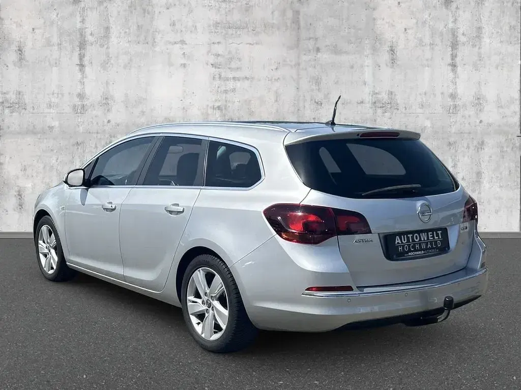 Używany Opel Astra 131 KM (96 kW) 2013 Srebrny Kombi