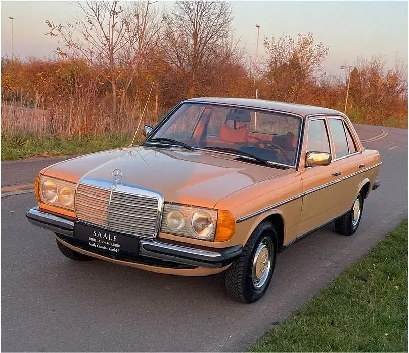 Gebraucht Mercedes 240 72 PS (52 kW) 1979 Beige Limousine