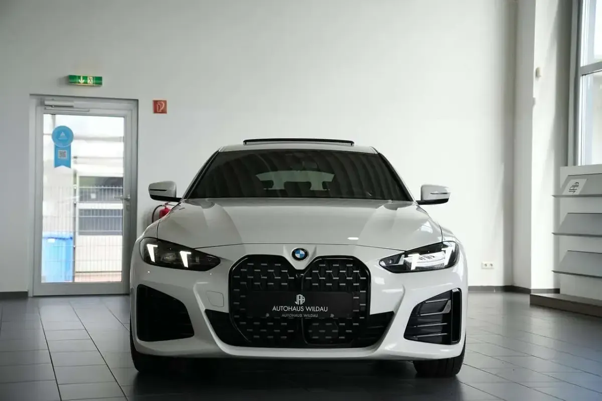 Gebraucht BMW 420 Coupé M Sport 190 PS (139 kW) 2025 Alpinweiss iii Coupé