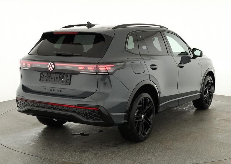 Neu VW Tiguan R-line 265 PS (194 kW) 2025 Delfin grau metallic SUV