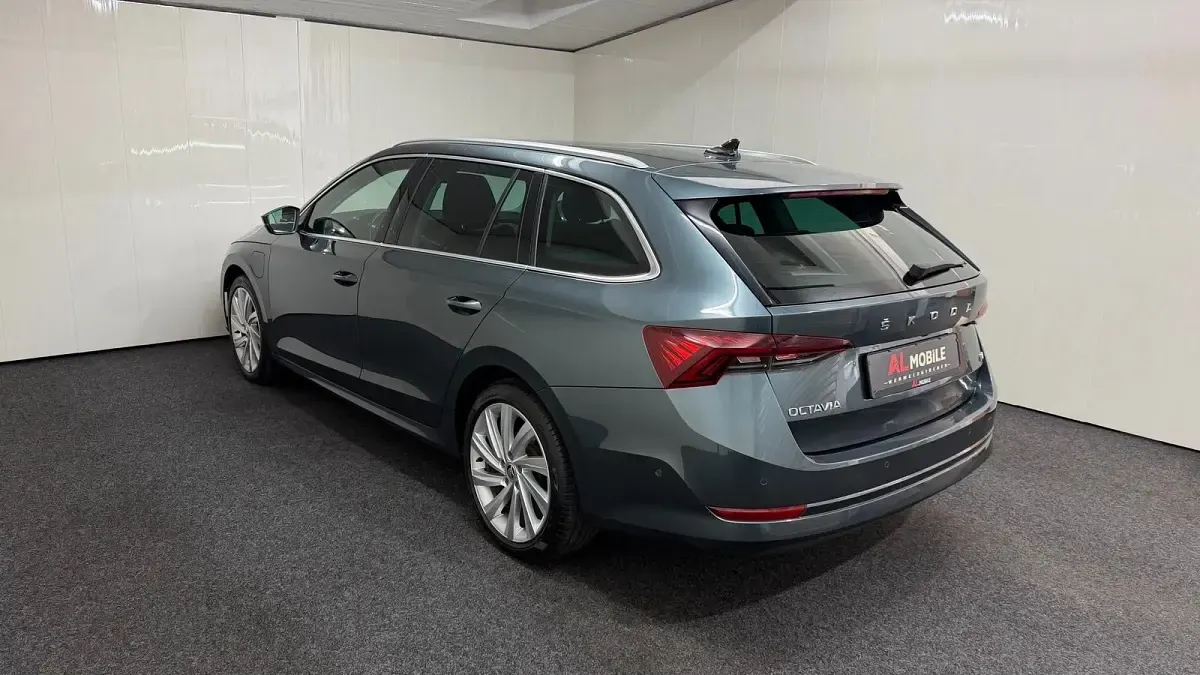 Gebraucht Skoda Octavia First Edition 150 PS (110 kW) 2020 Grau Kombi