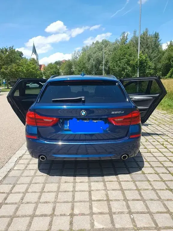 Gebraucht BMW 520 190 PS (139 kW) 2018 Blau Kombi