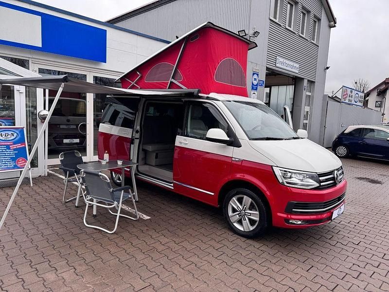 Candyweiß / kirschrot Gebraucht 2018 VW California California Van | 49.950 € (Teuer) - Bild 1/4