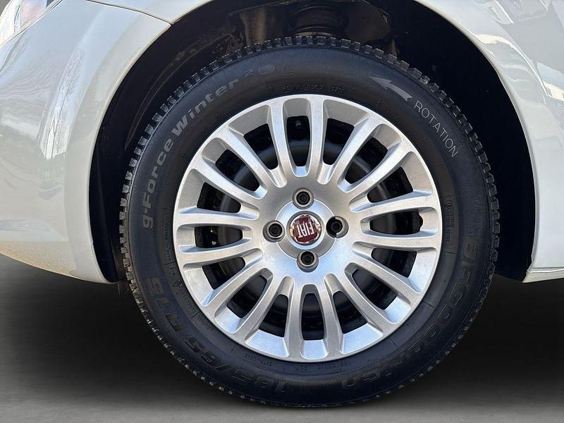 Gebraucht Fiat Punto Basis 69 PS (50 kW) 2017 Weiß Kleinwagen