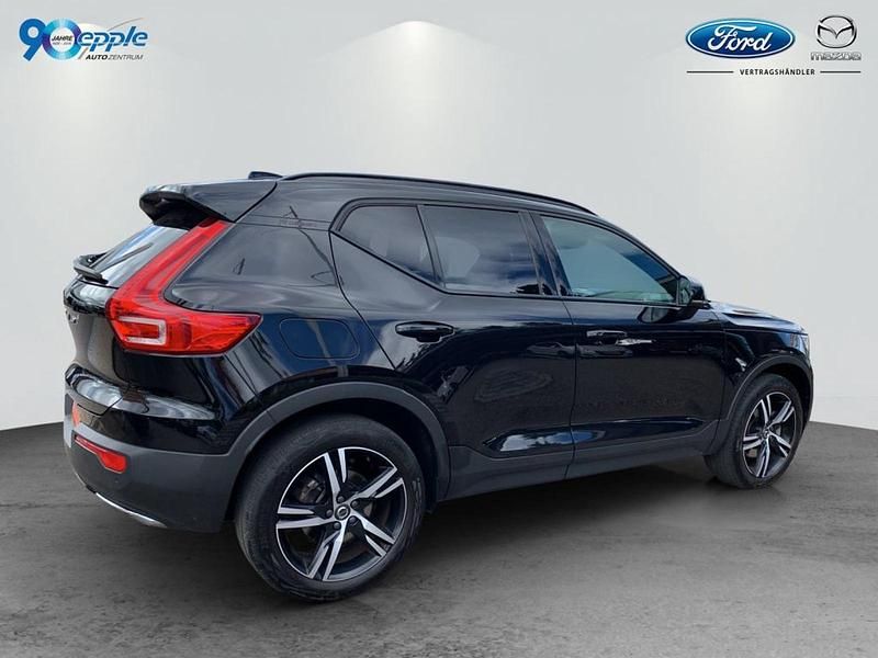 Onyx black Gebraucht 2019 Volvo XC40 R-Design SUV | 28.990 € (Etwas zu teuer) - Bild 1/4