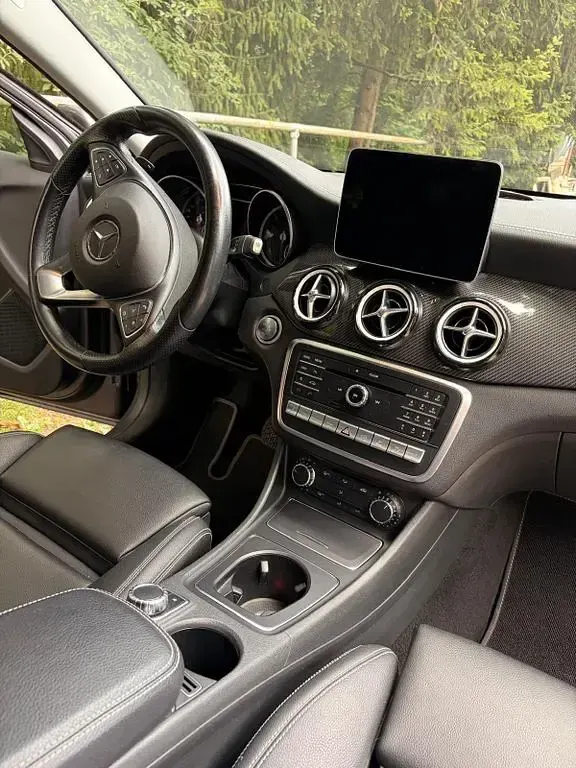Gebraucht Mercedes GLA200 136 PS (100 kW) 2018 Grau SUV