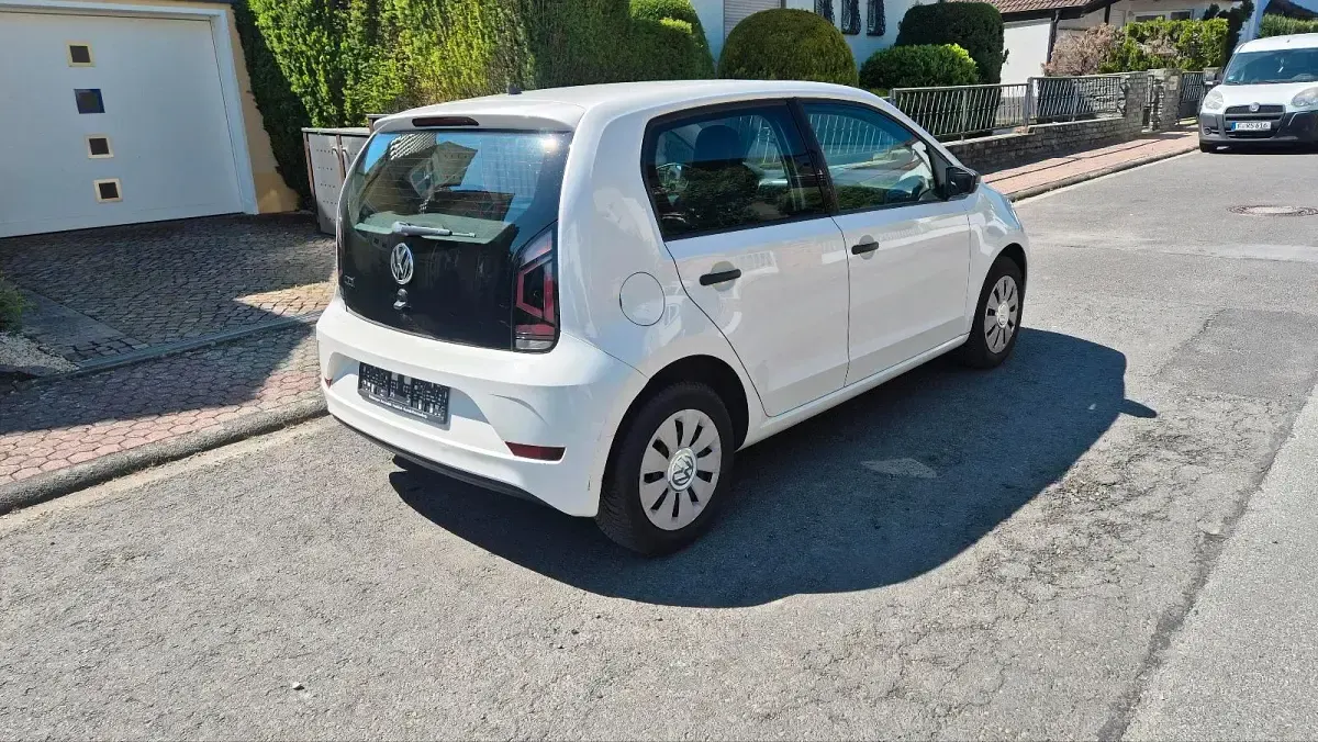 Gebraucht VW up! 65 PS (47 kW) 2019 Weiß Kleinwagen