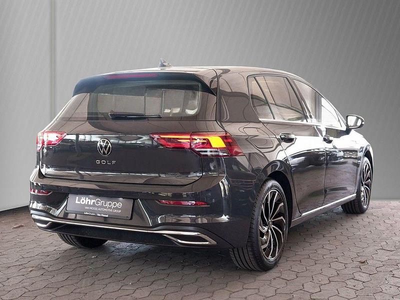 Gebraucht VW Golf VIII Style 150 PS (110 kW) 2022 Uranograu Limousine