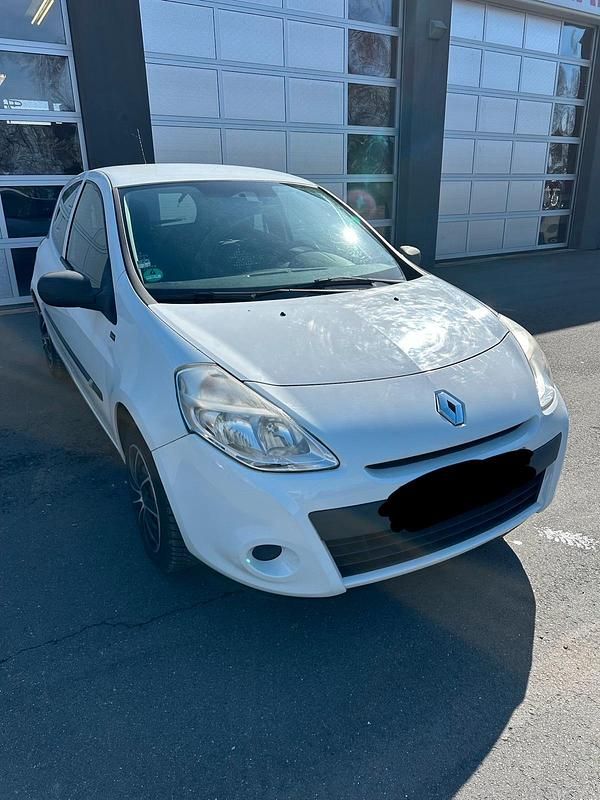 Używany Renault Clio II 75 KM (55 kW) 2011 Biały Hatchback