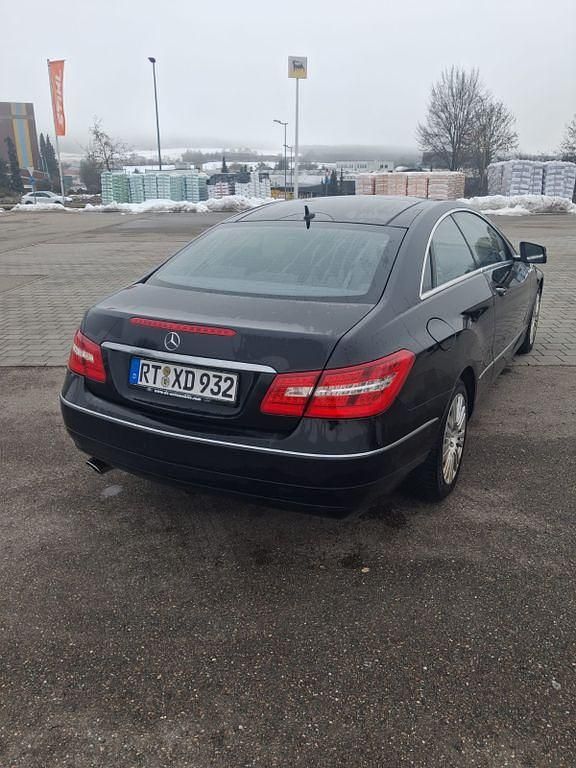 Gebraucht Mercedes E220 170 PS (125 kW) 2012 Schwarz Coupé