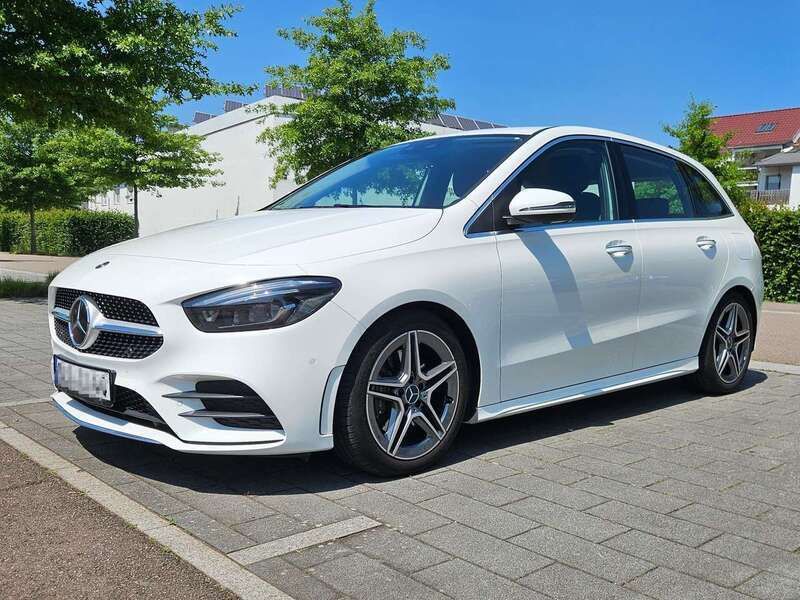 Weiß Gebraucht 2019 Mercedes B220 AMG line Van / Kleinbus | 25.500 € (Fairer Preis) - Bild 1/4