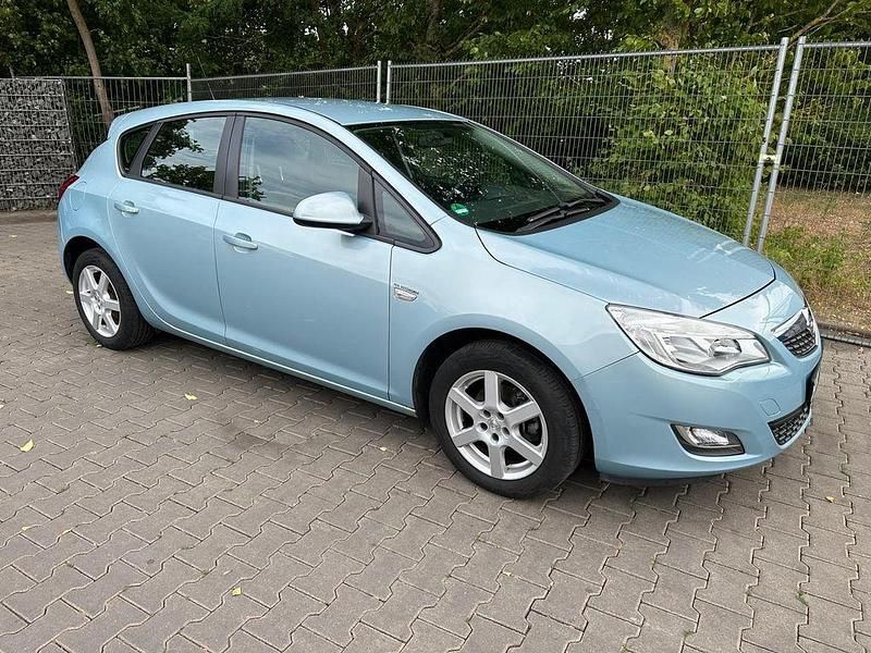Blau Gebraucht 2010 Opel Astra Edition Limousine | 3.490 € (Guter Preis) - Bild 1/4