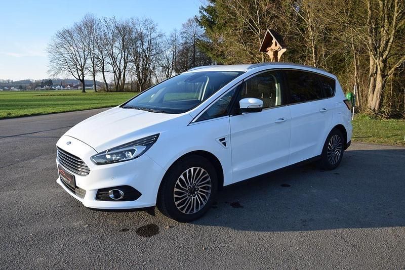 Gebraucht Ford S-MAX Titanium 241 PS (177 kW) 2019 Weiß Van / Kleinbus
