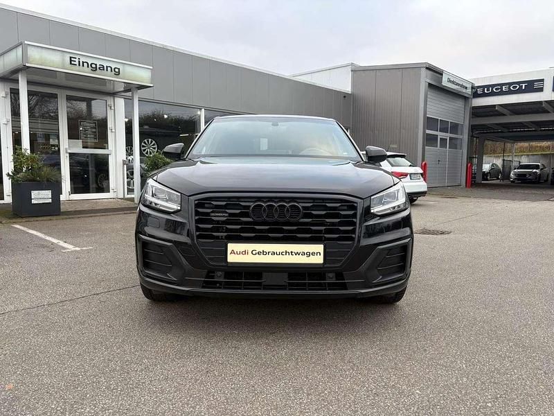 Mythosschwarz metallic Gebraucht 2018 Audi Q2 Sport SUV | 22.500 € (Fairer Preis) - Bild 1/4