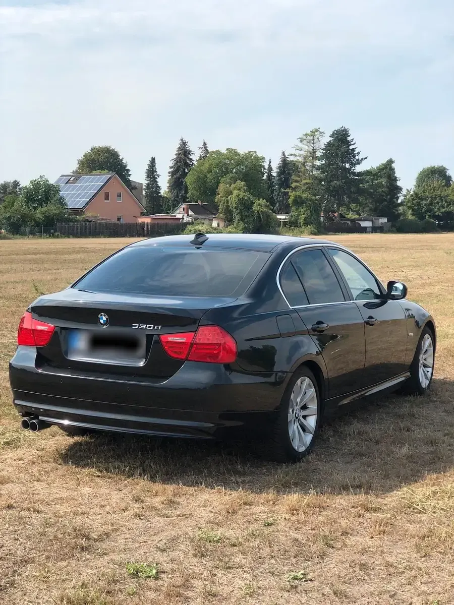 Gebraucht BMW 330 245 PS (180 kW) 2009 Schwarz Limousine