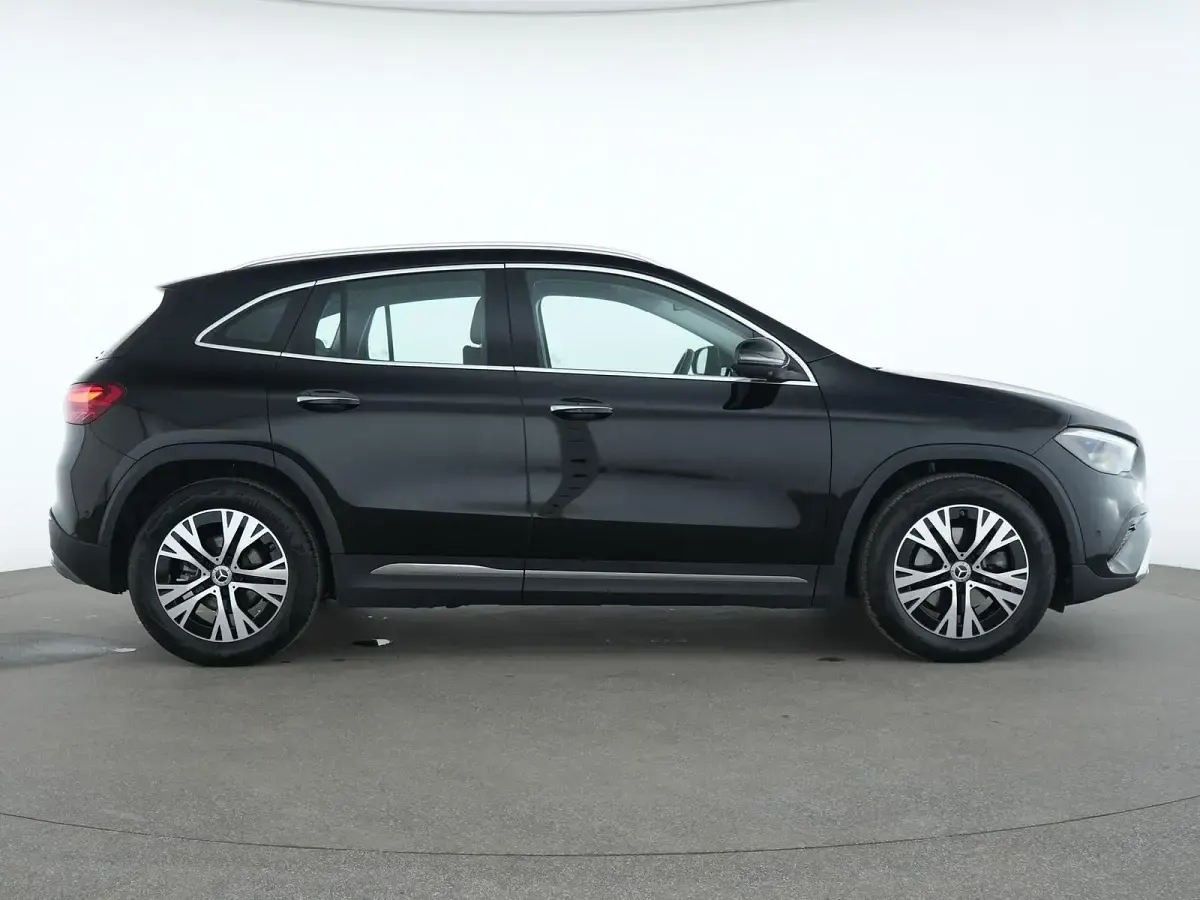Gebraucht Mercedes GLA200 Progressive 163 PS (119 kW) 2025 Nachtschwarz SUV