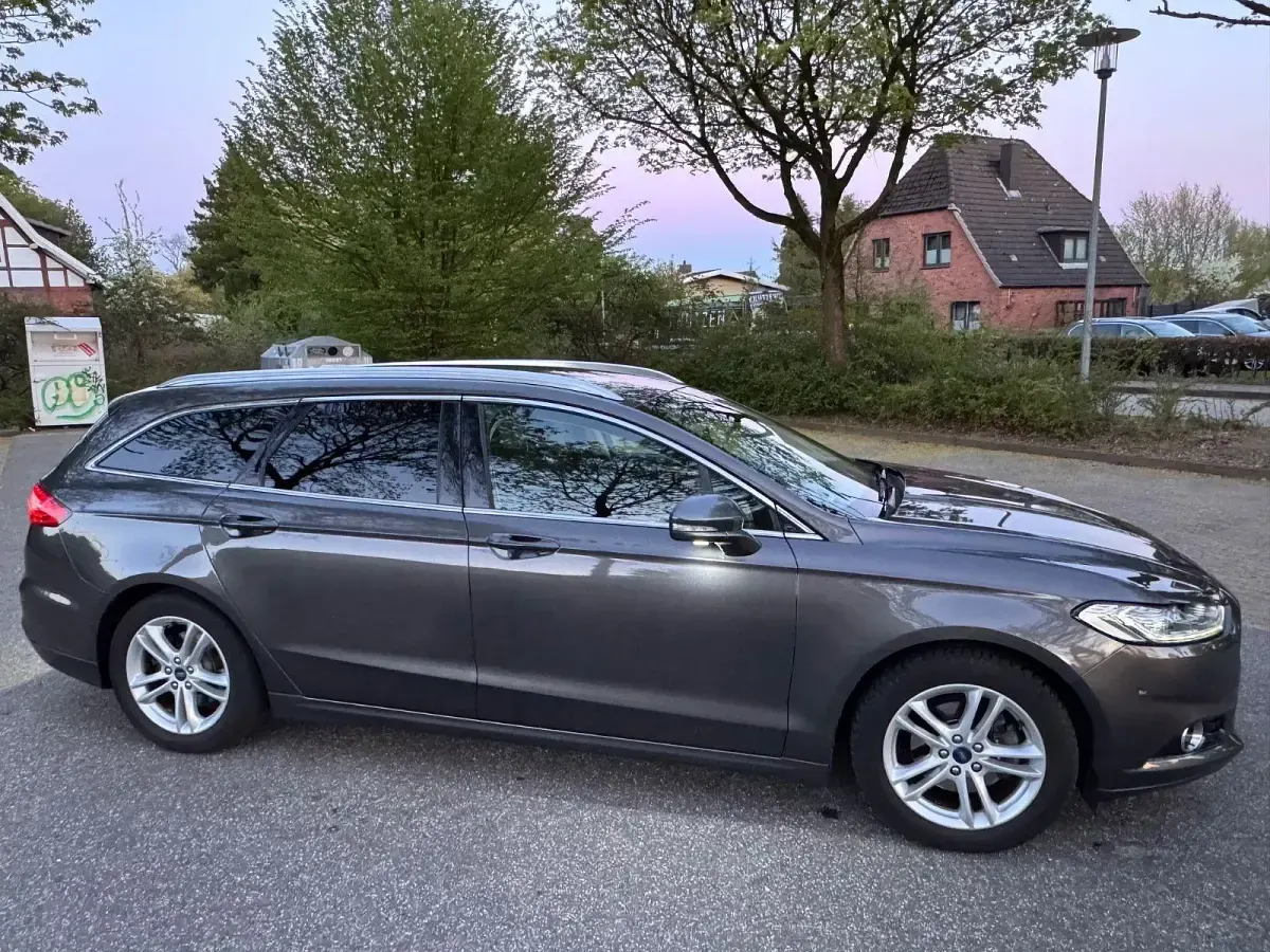 Gebraucht Ford Mondeo Titanium 165 PS (121 kW) 2018 Grau Kombi