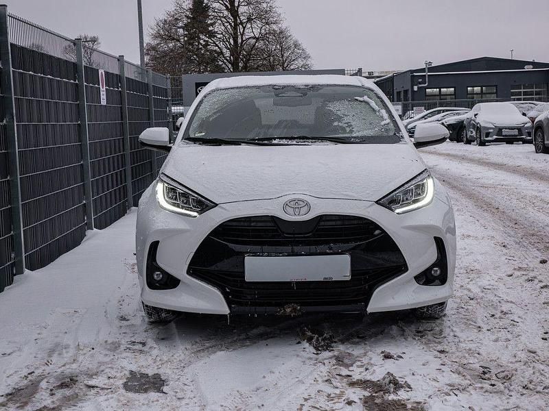 Gebraucht Toyota Yaris Hybrid 116 PS (85 kW) 2025 Weiß Limousine