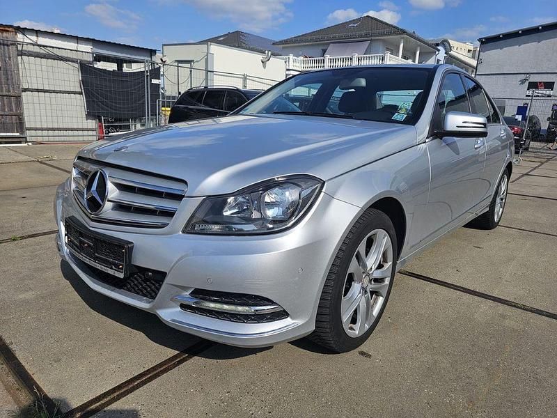 Silber Gebraucht 2012 Mercedes C200 Avantgarde Limousine | 9.700 € (Fairer Preis) - Bild 1/4