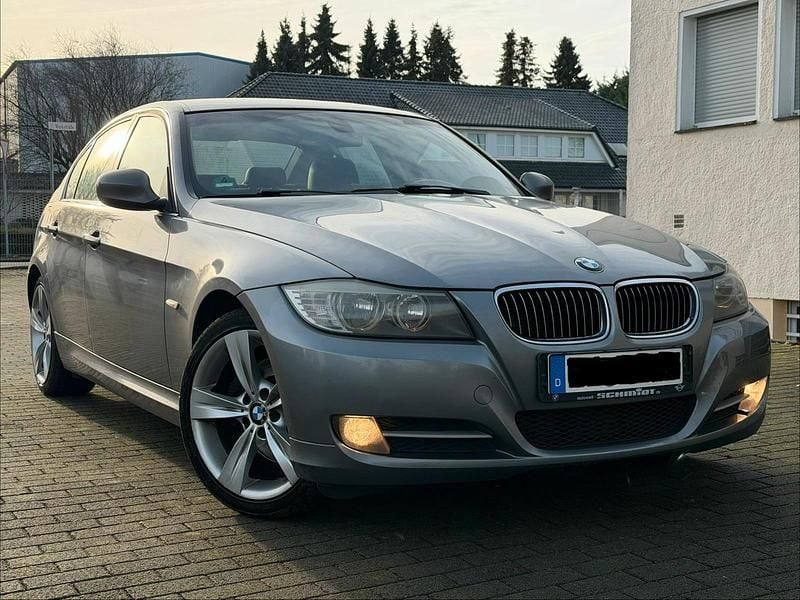 Grau Gebraucht 2010 BMW 325 Limousine | 6.499 € (Superpreis) - Bild 1/4