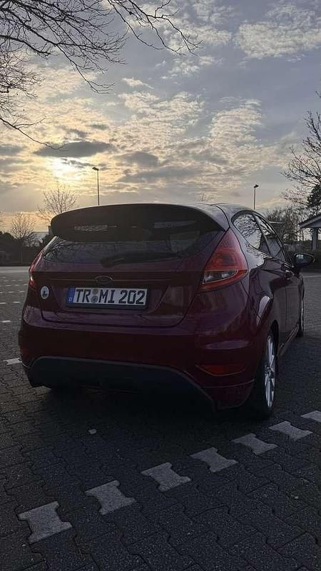 Gebraucht Ford Fiesta Ambiente 82 PS (60 kW) 2009 Violet Kleinwagen