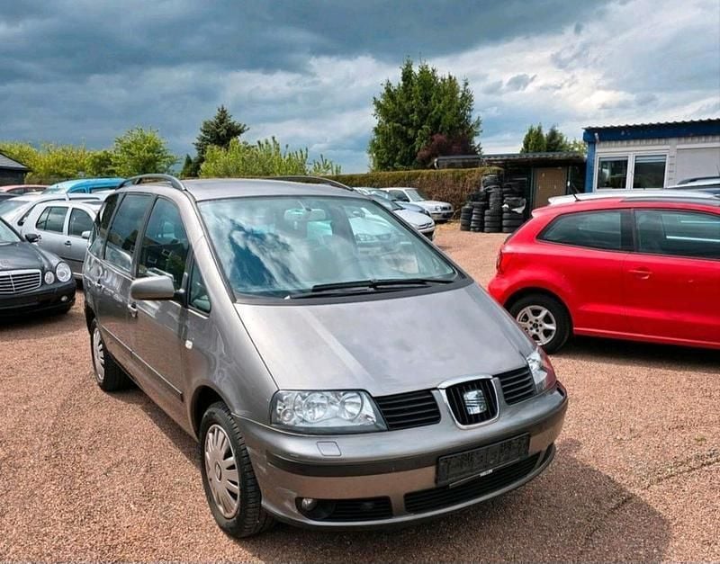 Braun Gebraucht 2005 Seat Alhambra Vigo Van / Kleinbus | 3.499 € (Fairer Preis) - Bild 1/4