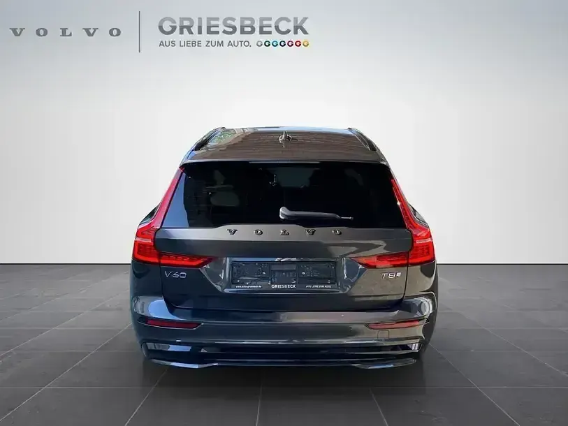 Gebraucht Volvo V60 Plus 455 PS (334 kW) 2024 Grau (metallic) Kombi