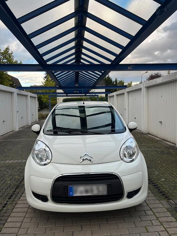 Weiß Gebraucht 2011 Citroën C1 Kleinwagen | 1.700 € (Fairer Preis) - Bild 1/4