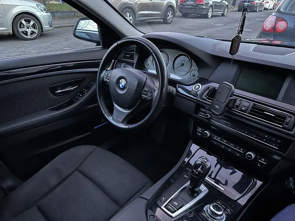 Gebraucht BMW 520 Basis 184 PS (135 kW) 2011 Schwarz Kombi