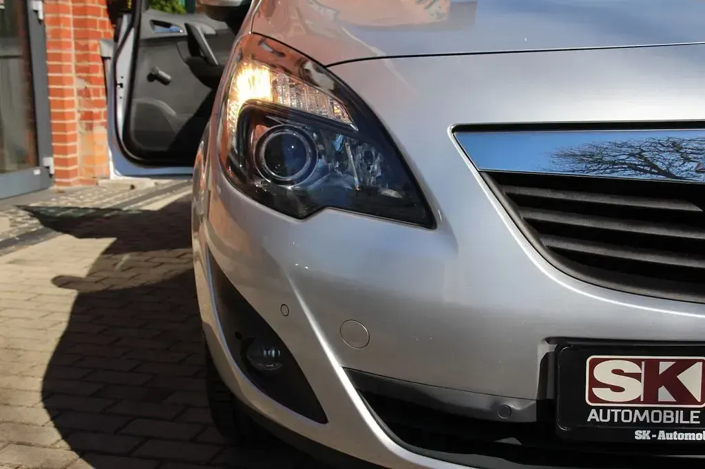 Gebraucht Opel Meriva Design Edition 140 PS (102 kW) 2011 Silber Van / Kleinbus