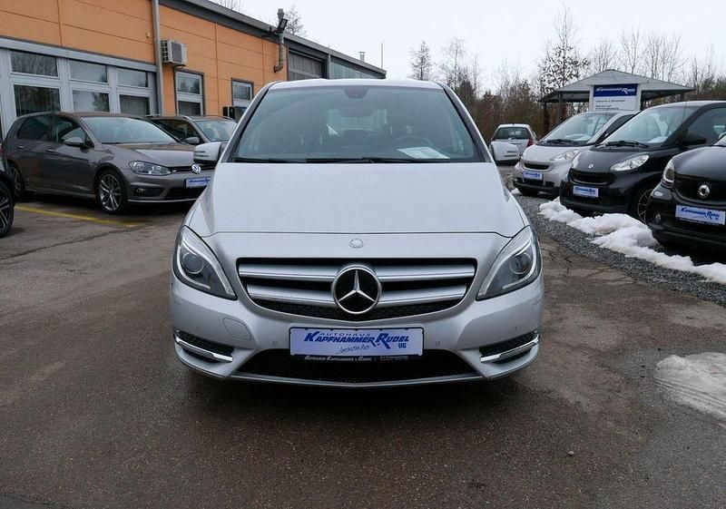 Gebraucht Mercedes B200 Sport 156 PS (114 kW) 2014 Silber Kleinwagen