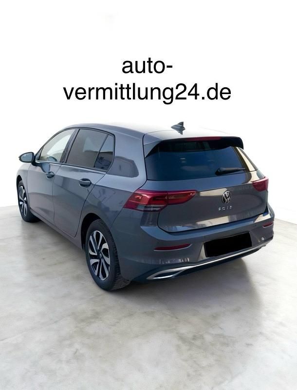 Gebraucht VW Golf VIII Active 150 PS (110 kW) 2023 Delfingrau metallic Kleinwagen