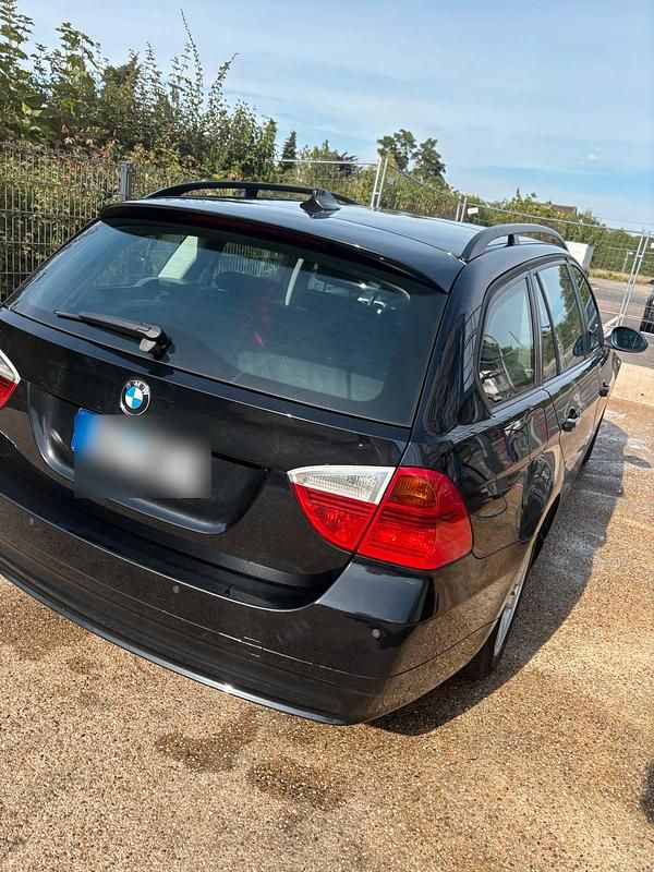 Schwarz Gebraucht 2007 BMW 320 Kombi | 5.600 € (Etwas zu teuer) - Bild 1/4