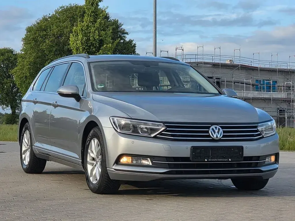 Gebraucht VW Passat Comfortline 150 PS (110 kW) 2018 Grau Kombi