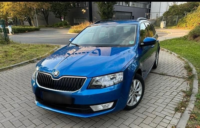 Blau Gebraucht 2017 Skoda Octavia Kombi | 9.998 € (Guter Preis) - Bild 1/4