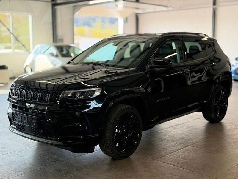 Usado Jeep Compass Altitude 131 HP (96 kW) 2024 Preto SUV