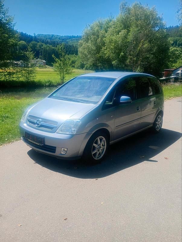 Grau Gebraucht 2004 Opel Meriva Van / Kleinbus | 1.699 € (Etwas zu teuer) - Bild 1/4