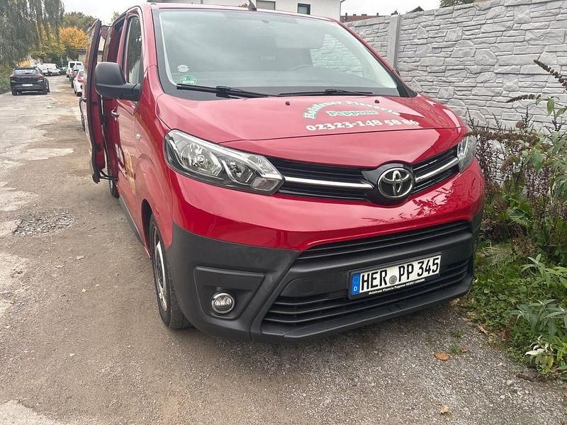 Rot Gebraucht 2018 Toyota Proace Van | 20.500 € - Bild 1/4
