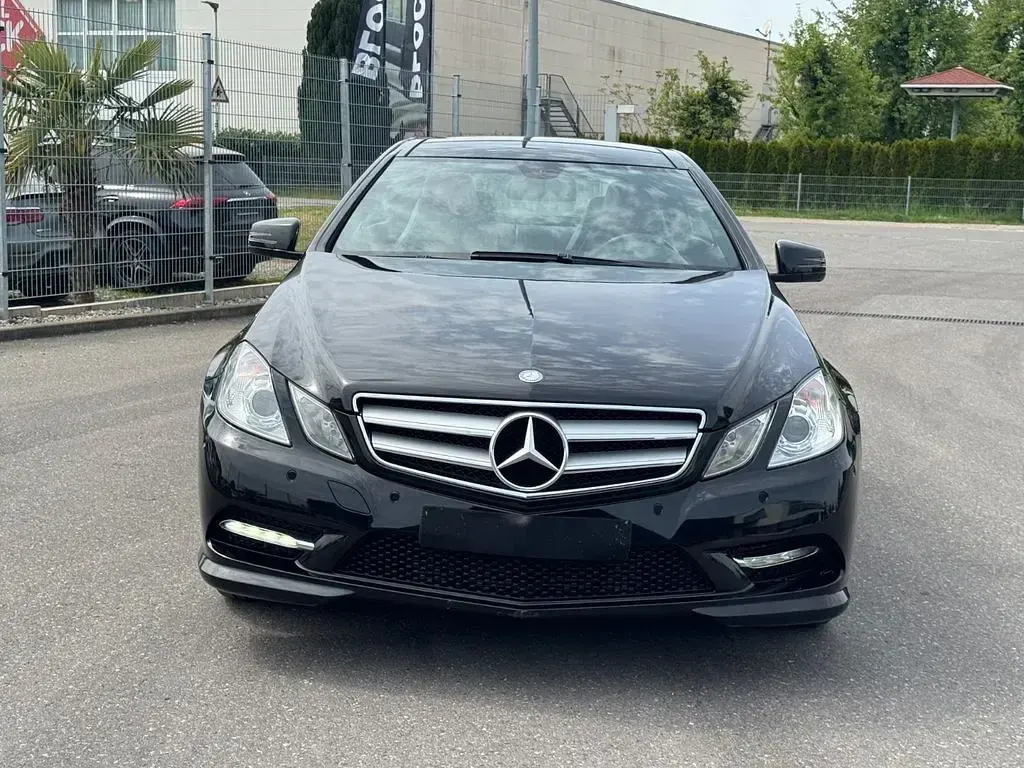 Gebraucht Mercedes E220 170 PS (125 kW) 2012 Schwarz Coupé