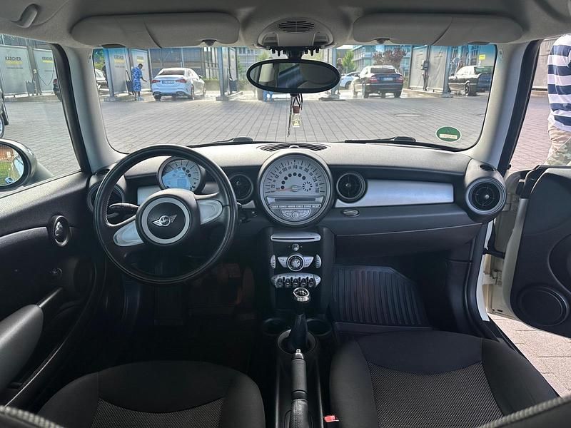 Gelb Gebraucht 2010 Mini Cooper Coupé Coupé | 4.500 € - Bild 1/4