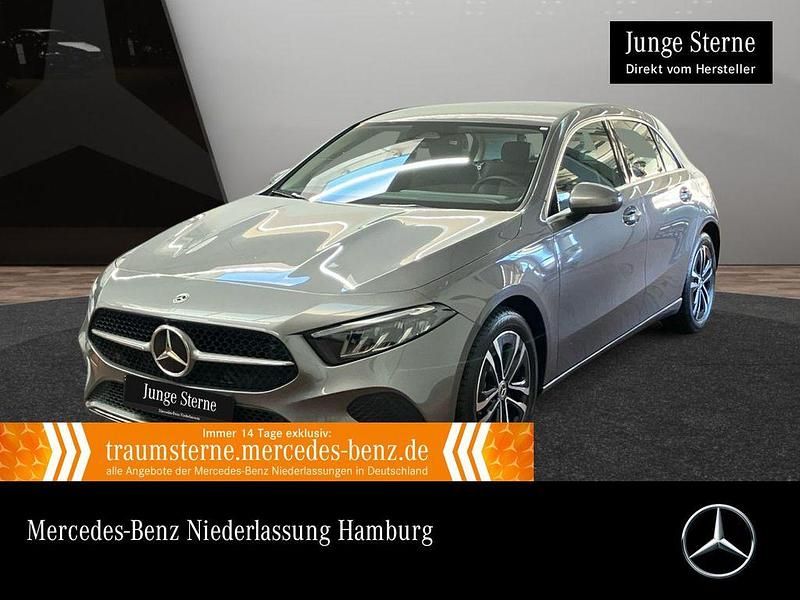 Grau Gebraucht 2024 Mercedes A200 Progressive Limousine | 28.890 € (Fairer Preis) - Bild 1/3