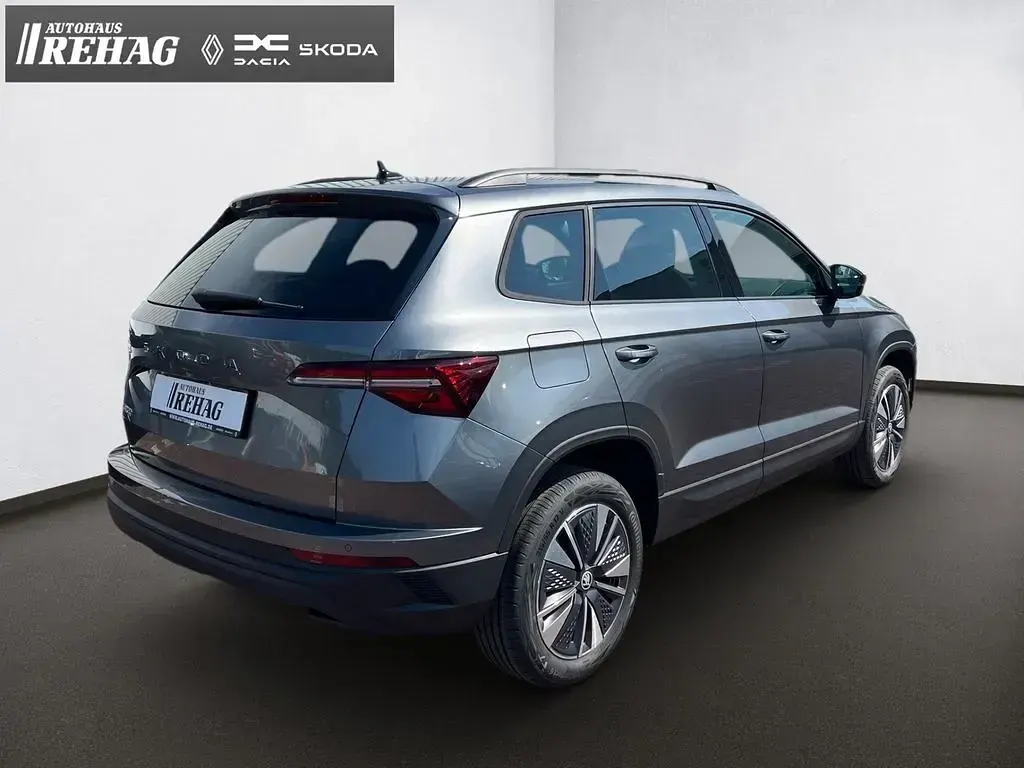 Neu Skoda Karoq Tour 150 PS (110 kW) 2026 Grau SUV