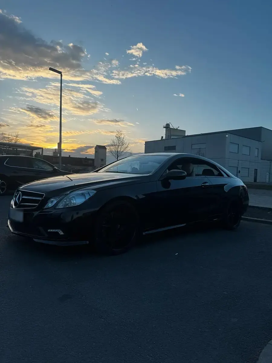 Gebraucht Mercedes E500 387 PS (284 kW) 2009 Schwarz Coupé