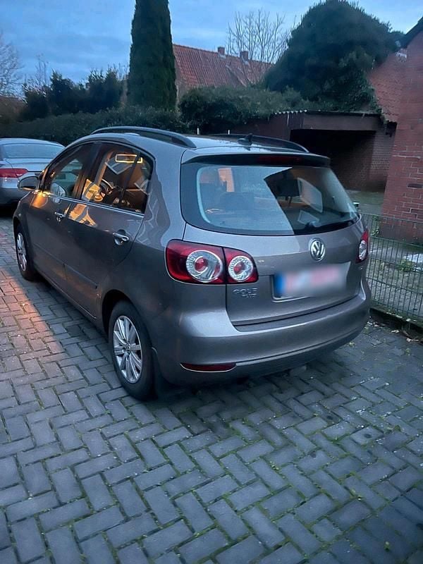 Braun Gebraucht 2013 VW Golf VI Limousine | 7.300 € (Guter Preis) - Bild 1/4