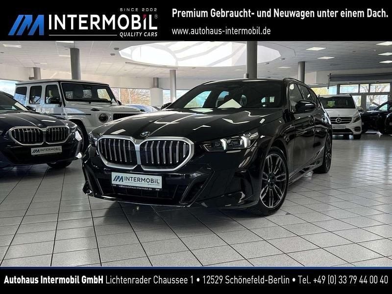 Gebraucht BMW 520 M Sport 197 PS (144 kW) 2024 Black sapphire metallic Kombi