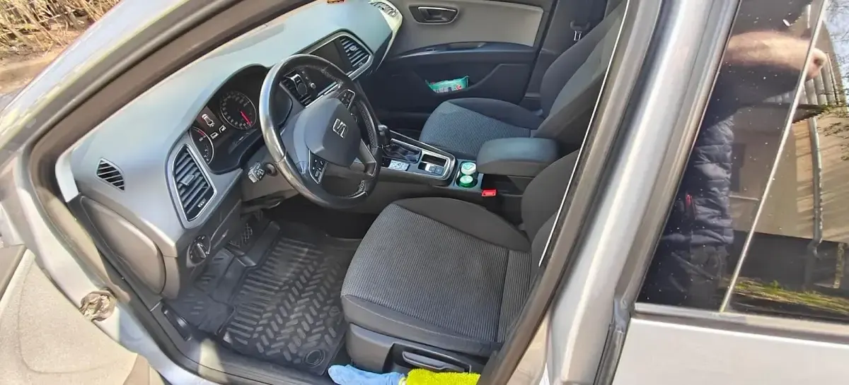 Używany Seat Leon 105 KM (77 kW) 2017 Srebrny Kombi